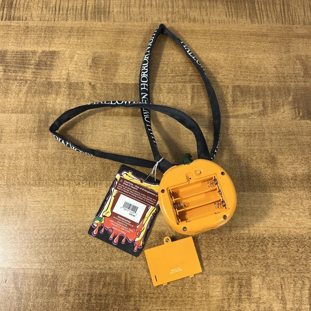 2023 Universal Studios HalloweenHorror Nights Lil' Boo‎ Light Up Pumpkin Lanyard